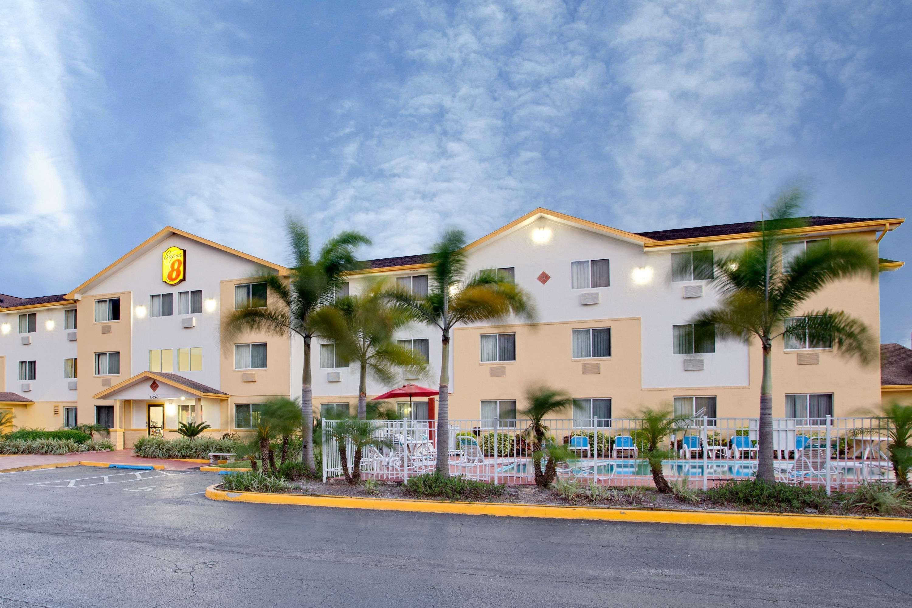 Super 8 By Wyndham Clearwater/St. Petersburg Airport Hotel Ngoại thất bức ảnh